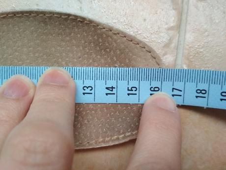 Prechodné čierne čižmičky, 25