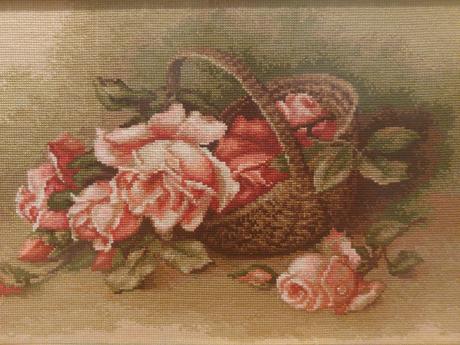 Ručne vyšívaný obraz " rúže v košíku ", 