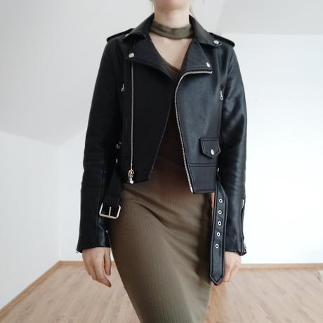 Obtiahnuté šaty, s