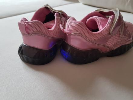 Predám dievčenské svetielkujúce topánky, 28