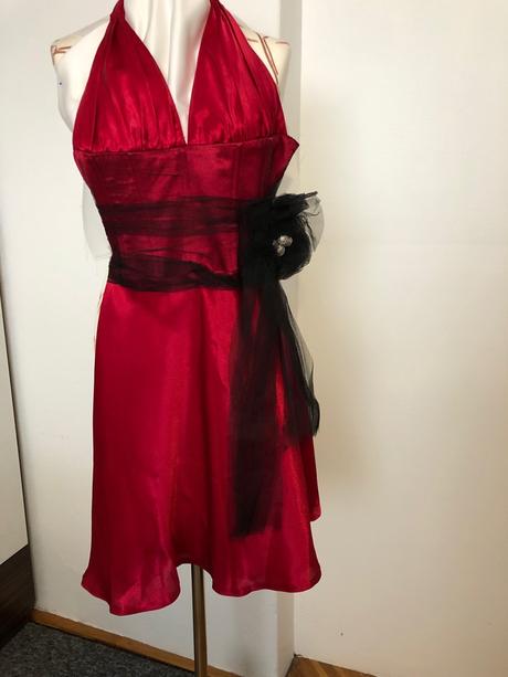 Spoločenské šaty, 36