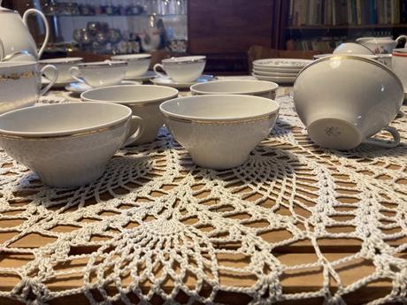 Porcelánové šálky podšálky rozne na dopoužívanie, 