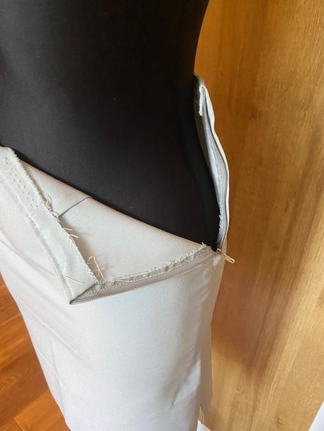 Dámska šitá sukňa, m