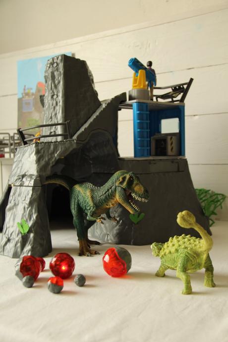 Schleich 42564 sopka + 41464 vozidlo s výbehom, 