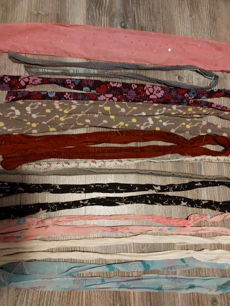 Látkové opasky/šatky,