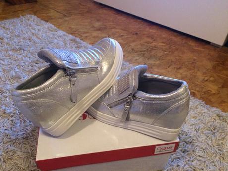 Strieborne topky na platforme, 36