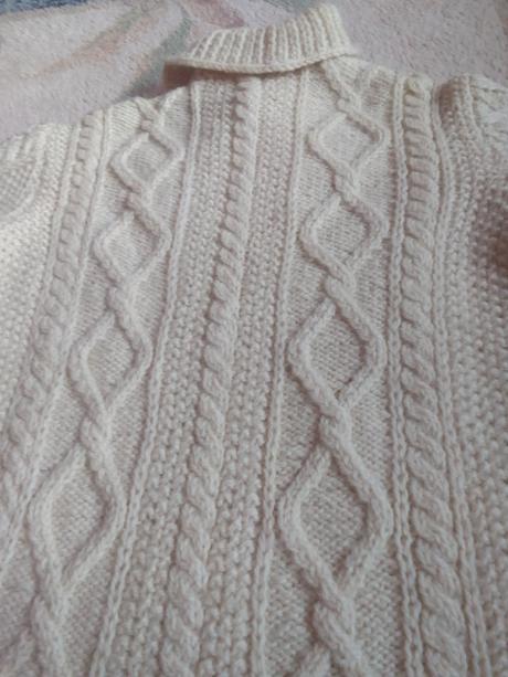 Sveter z ovčej vlny, s