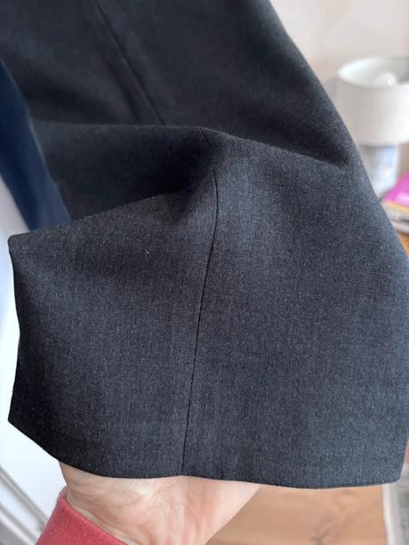 Spoločenské nohavice, 48