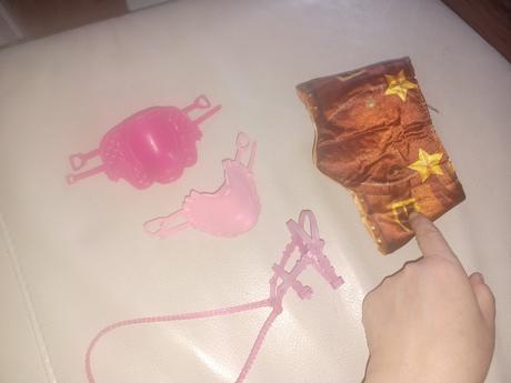 Sedlo,popruh na koňa, hracka, 