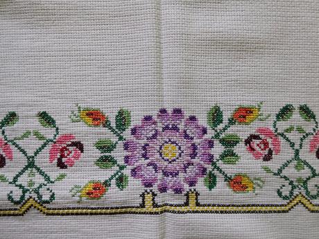 Ručne vyšívaný obrus kocka-128x128cm,, 