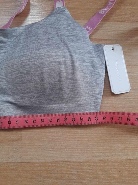 Šedá podprsenka, gate,s