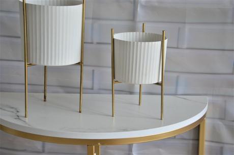 2x kovový kvetináč, 