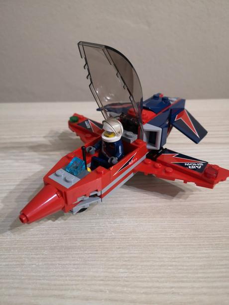 Lego city 60177 stíhačka leteckej show,