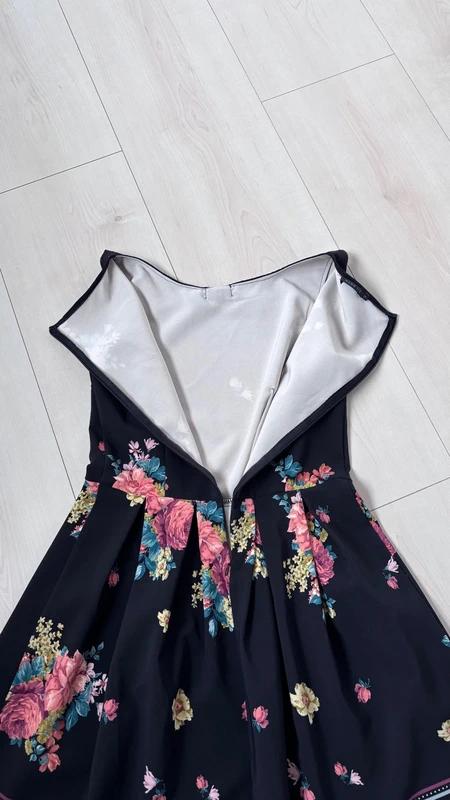 Čierne šaty s kvietkami, m