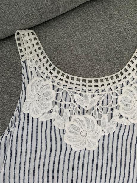 Pasikave tielko značky stradivarius velk.s, stradivarius,s