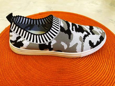 Maskáčové tenisky, 38