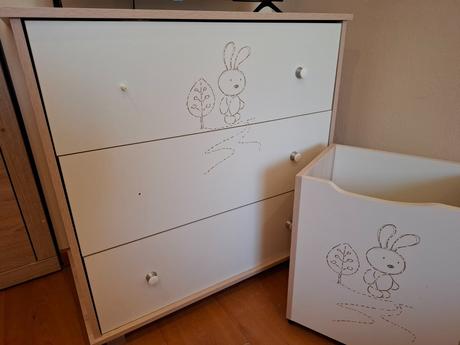 Komoda a box na hračky,