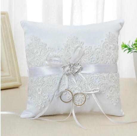 Svadobný vankúšik na obrúčky biely, 