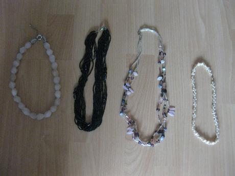 Nahrdelniky z koraliek,