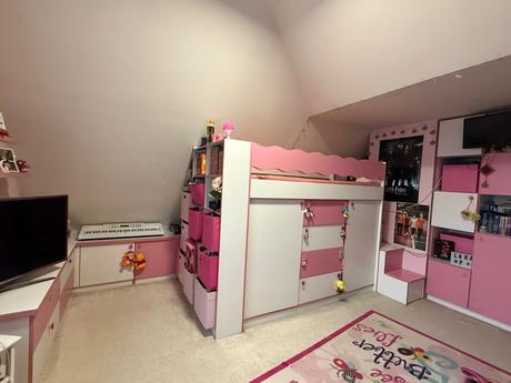 Dievčenský nábytok, 