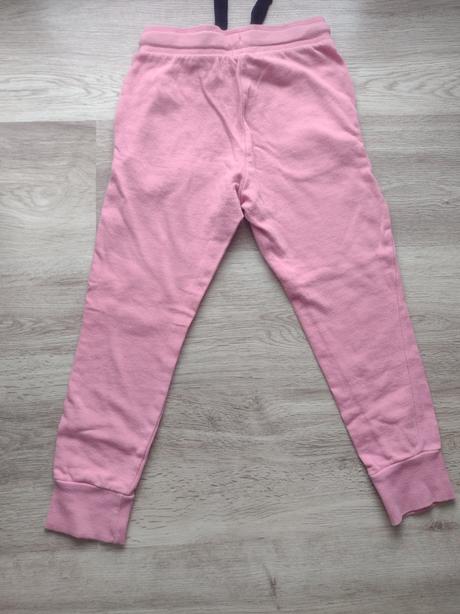 Ružové tepláky, 134