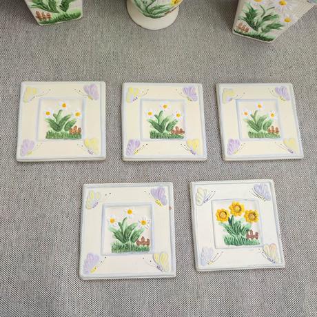 Sada keramické vazy a obrázky na stenu s kvietkami, 