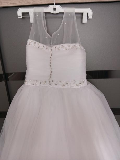 Šaty na prijímanie, 36