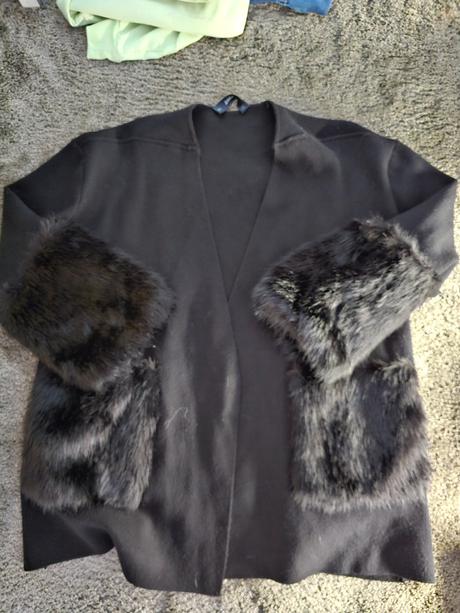 Sveter s kozusinou, zara,s