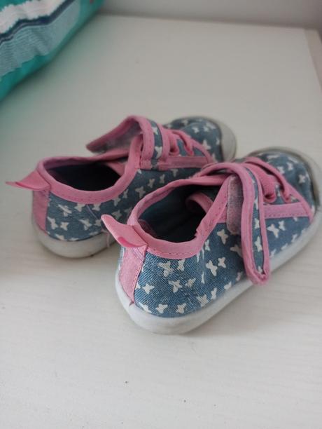 Motylikove tenisky, 21