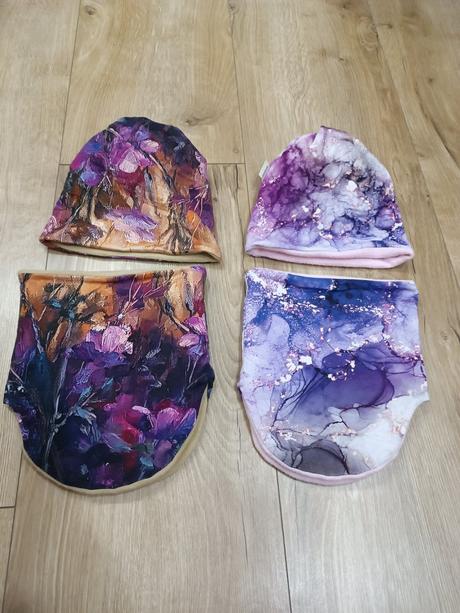 Čiapky z nákrčníkmi, 116