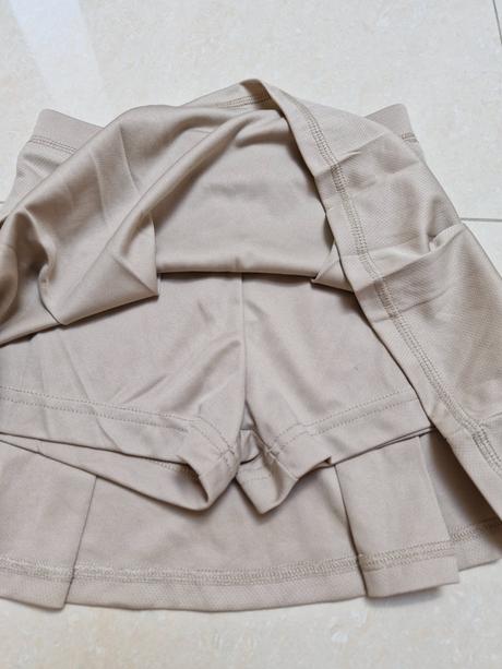 Sukna s kratasami, 116