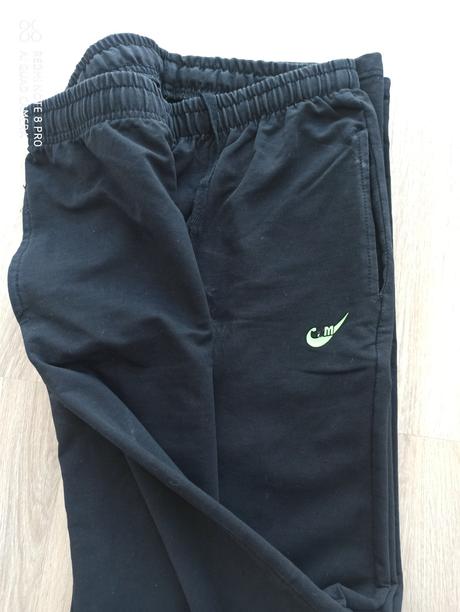 Čierna sukňa pre dámy, 38