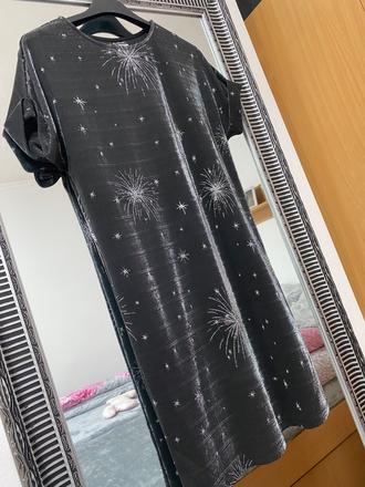 Trblietavé šaty, 36