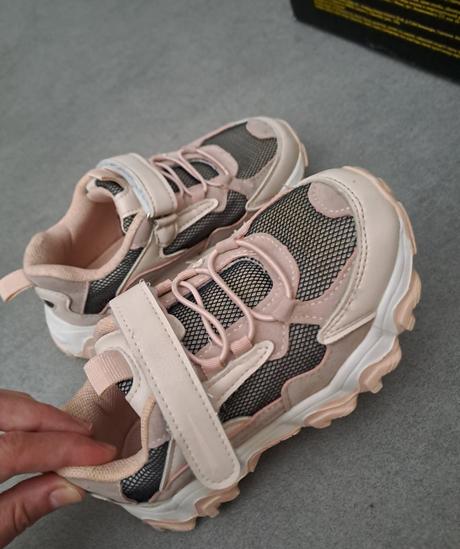 Odlahčené tenisky, zara,29