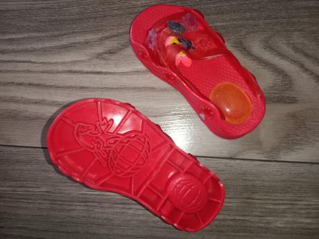 Šľapky k bazénu, 24