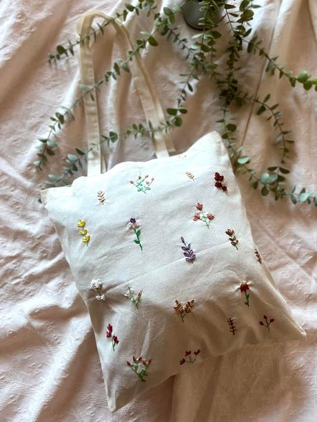 Plátené, ručne vyšívané tašky,