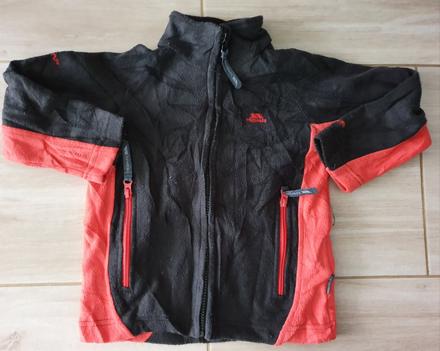 Mikina cierno cervena, 104