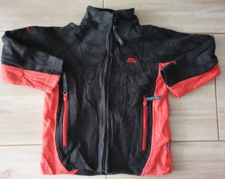 Mikina cierno cervena, 104