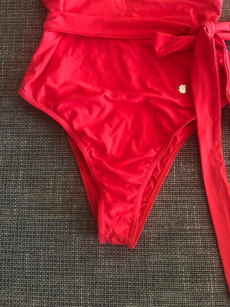 Dámske červene plavky, veľkosť s, s