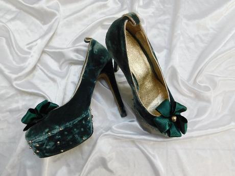 Kvalitne velmi pekne zamatove lodicky, 38