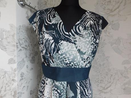 Pekne trendy elegantne šaty, f&f,40