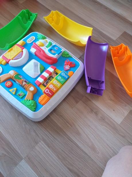 Interaktivny hraci stolik, 