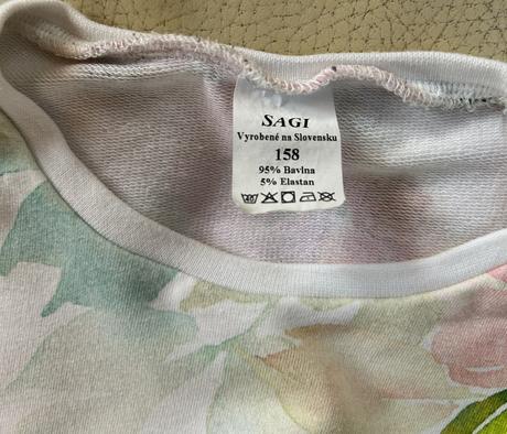 Kvetinové šaty, 158