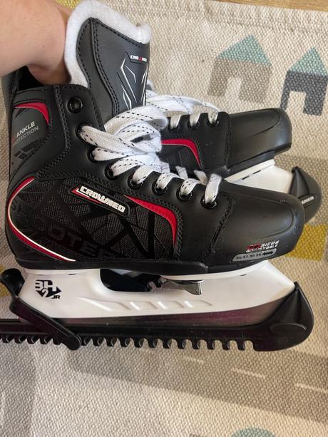 Zimne korcule nastavitelne 35-38, crowned