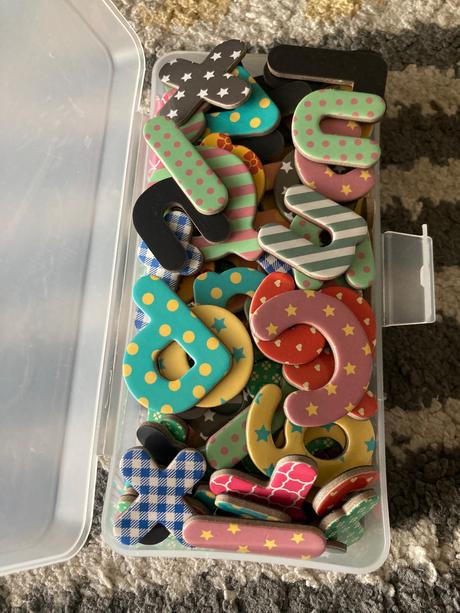 Abeceda farebné magnetky 100ks, 