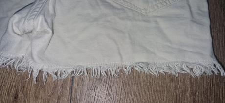 Biele kraťasy, marks & spencer,134