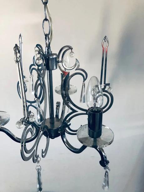 Moderný chrómový luster s akrylovými kryštálmi, 