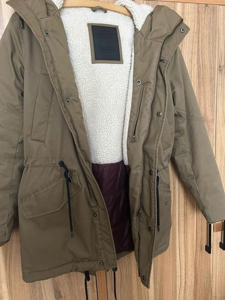 Krásna zimná bunda, reserved,s