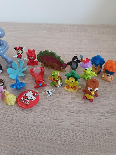 Rôzne malé postavičky a hračky, 