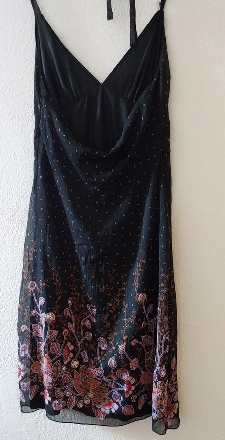 Krásne šaty na zaväzovanie okolo krku, c&a,s